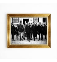 Tablore Atatürk ve Kurmayları Tarihi Fotoğraf Gold Çerçeveli Tablo - Nostaljik Siyah Beyaz Atatürk Tablosu