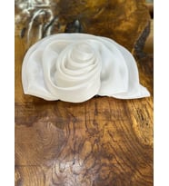 30X20 CM BEYAZ SATEN ÇİÇEK ABİYE GİYİM DİKİŞ AKSESUARI