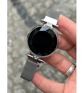 Modern ve Şık: Siyah LED Dokunmatik Kristal Kadranlı Gümüş Renk Metal Kayışlı Kadın Saati