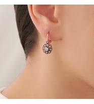 925 AYAR ZİRKON TAŞLI ELMAS MONTÜR PAPATYA MODELİ GÜMÜŞ KÜPE