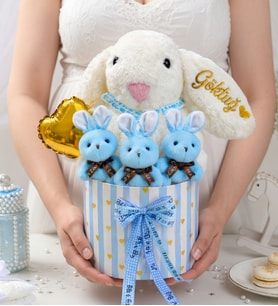 Kişiye Özel İsimli Tavşanlı Özel Kutuda Mavi 3'lü Ayıcık Buketi – Baby Shower & Yeni Doğan Erkek Bebek Hediyesi Eşe Hediye