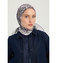 Schaless Yankılar Şehri - İndigo - Vierra Desenli Viskon Eşarp - 90x90 Cm (Mor)