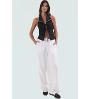 Nefes Alan Pamuklu Polyester Bluz Bağcıklı Detaylı Regular Kalıp Seçkin Malzeme Şık Görünüm