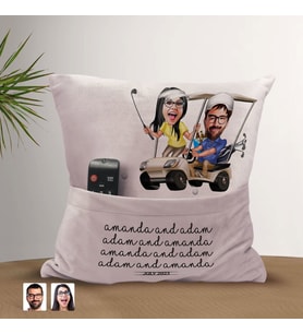 BK Gift Kişiye Özel Sevgililer Karikatür Tasarımlı Organizer Kumanda ve Atıştırmalık Cepli Pembe Kırlent Yastık-96 Arkadaşa Hediye, Cepli Yastık