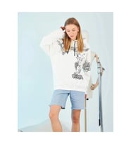 Kapüşonlu Üç İplik Sweatshirt – Beyaz Strong Heykel Baskılı, Rahat Kalıp, Kanguru Cepli Modern Tasar