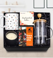 Bambu Kapaklı 600 Ml Cam French Press & Geometrik Detaylı Kupa & Alerya Guatemala Filtre Kahve & Vanilya Kokulu Bardak Mum Hediye Seti