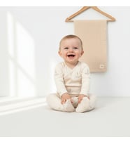 3-6 AY ERKEK BEBEKLER İÇİN ÇAPA DESENLİ ORGANİK PAMUKTAN 3 LÜ BODY TAKIM (Bej)