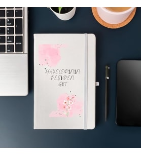 Hayallerinin Peşinden Git Yazılı Çiçek Desenli Kişiye Özel Deri Kapak Defter (Beyaz)