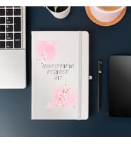 Hayallerinin Peşinden Git Yazılı Çiçek Desenli Kişiye Özel Deri Kapak Defter (Beyaz)