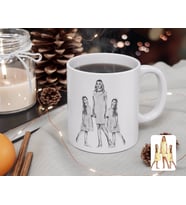BK Gift Kişiye Özel Tam Boy Karakalem Anne ve İkiz Çocuklar Karikatürlü Beyaz Kupa Bardak-1
