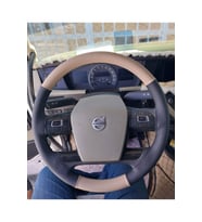DİKİŞLİ DERİ DİREKSİYON KILIFI SİYAH/BEJ DERİ SİYAH DİKİŞLİ VOLVO TIR KAMYON İÇİN HIZLI KARGO