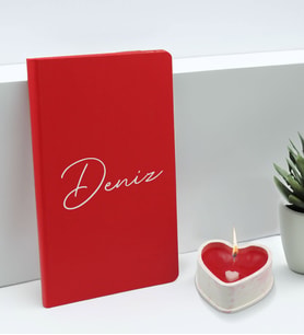 BK Gift Kişiye Özel İsimli Kırmızı Defter ve Kalp Taş Obje Kokulu Mum Hediye Seti-2, Sevgiliye Hediye, Arkadaşa Hediye