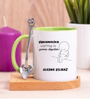 Kişiye Özel Varmış Ki Yemiş Diyelim Esprili Ahşap Altlıklı Yeşil Kupa Bardak