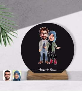 BK Gift Kişiye Özel Sevgililer Karikatürlü Yuvarlak Ahşap Biblo-60