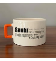 Sanki Herkes Hayatını Yoluna Sokmuşta Baskılı Turuncu Kulplu C Fincan