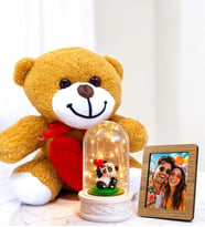 Kişiye Özel Fotoğraflı LED Işıklı Pandalı Fanus ve Kalpli Peluş Ayıcık Hediye Seti