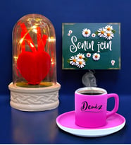 İsimli Pembe Renkli Kahve Fincanı ve Led Işıklı Tasarım Fanus ve  Kişiye Özel Hediye Seti (Model 6)