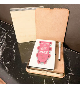 Dünyanın En Güzel Annesi Ahşap Kutulu Defter Kalem Set