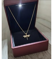 Işıklı Lüks Kutuda Gold  Zirkon Taşlı Yusufçuk Kolye