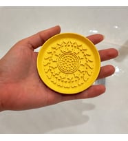 3D Baskı Makyaj Fırçası Temizleme Pedi - Desenli Aparat-Sarı
