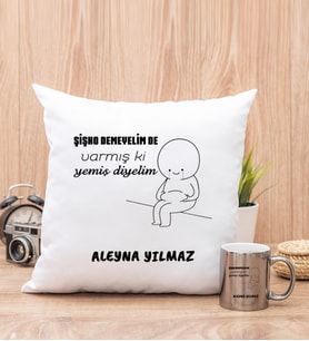 Kişiye Özel Varmış Ki Yemiş Diyelim Esprili Kare Yastık ve Silver Kupa