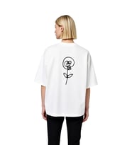 Kadın Oversize Tişört Minimalist Soyut Çiçek Kalp Yapraklı Baskılı Rahat Kesim Günlük Modern Şık