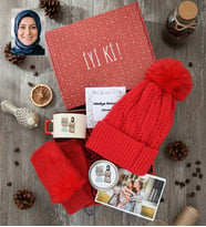 Kişiye Özel Karikatürlü Best Mom Ever Anneye Hediye Hediye Kutusu - Kişiye Özel Lüks Fincan, Bere, Eldiven, Mum, Fotoğraf 10 Adet Anneler Günü Hediyesi