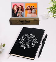 Arkadaşa Özel 2 Fotoğraflı Dekoratif Ahşap Stand ve Siyah Defter Kalem Hediye Seti