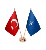 Masa Üstü NATO Bayrağı Türk Bayrağı İkili Pirinç Direk Masa Bayrak Seti