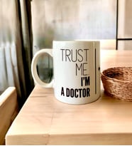 Özel Tasarım Mug Boy Kupa " Trust me I'am  a doctor"