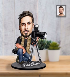 Kişiye Özel Fotoğrafçı Karikatürlü İki Katmanlı Ahşap Biblo Bay-2
