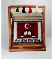 100tel Avukat İsim Motifli El Dokuması Hediyelik Minyatür Halı (Çok Renkli)