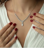 Işıklı Kutuda Pırlanta Modeli Baget Taşlı Gümüş Gerdanlık