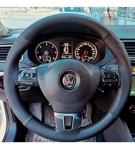 DİKİŞLİ DİREKSİYON KILIFI KARBON / NOKTA DERİ SİYAH DİKİŞLİ VOLKSWAGEN JETTA İÇİN