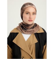 Schaless Köklerin Aynası - Kırmızı - Efilia Desenli Eşarp - 90x90 Cm (Kahverengi)
