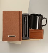 Kişiye Özel Termo Deri Taba Defter & Kişiye Özel Metal Tükenmez Kalem & Mekanizmalı Erkek Cüzdan & Kupa Bardak Hediye Seti