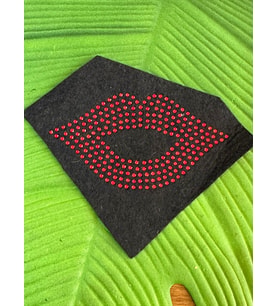 12X7 CM KEÇE BONCUKLU DUDAK DİKİŞ GİYİM AKSESUARI APLİKE ARMA
