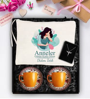 Anneler Gününe Özel Desenli İkili Turuncu Fincan & Özel Tasarım Çanta & Melek Kolye Hediye Seti (Pembe)