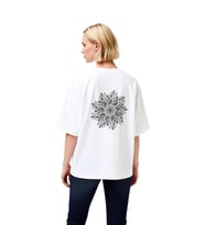 Kadın Oversize Tişört Çizgi Sanat Stilize Çiçek Motifi Petal Detaylı Baskılı Rahat Kesim Günlük