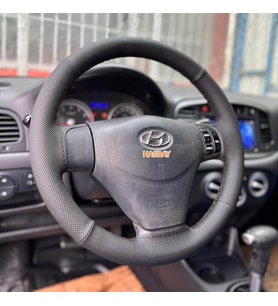 DİKİŞLİ DİREKSİYON KILIFI NOKTA / SİYAH DERİ SİYAH DİKİŞLİ HYUNDAİ ACCENT ERA İÇİN