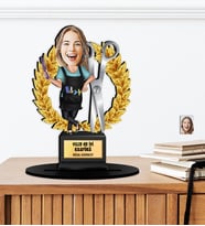 Kişiye Özel Karikatürlü Yılın Kuaförü Ahşap Oscar - Masaüstü Biblo