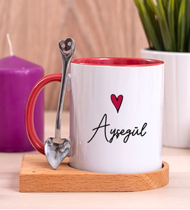 Kişiye Özel İsim Yazılı Minik Kalpli Ahşap Altlıklı Kırmızı Kupa Bardak