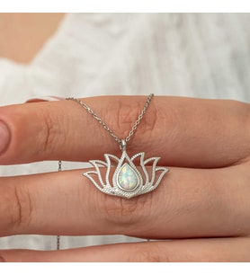 Gümüş Beyaz Opal Taşlı Lotus Kadın Kolye (Çok Renkli)