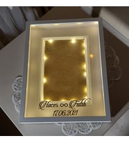 30x40 cm Verda Anı Çerçevesi İsim Tarihli ve Ledli- Fotoğrafınızı Gönderin Biz Çıkartalım!