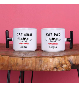 Kişiye Özel Kedi Annesi Kedi Babası Tasarımlı İsimli Cat Mum ve Cat Dad Yazılı Kupa Bardak Arkadaşa Hediye
