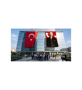 Takım Elbiseli Sivil Gazi Mustafa Kemal Atatürk Portre Ay Yıldız Bayrak ve Türk Bayrağı Premium Raşel Kumaş 2'li Set 10x15 metre ATA40