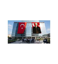 Takım Elbiseli Sivil Gazi Mustafa Kemal Atatürk Portre Ay Yıldız Bayrak ve Türk Bayrağı Premium Raşel Kumaş 2'li Set 10x15 metre ATA40