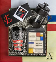Kişiye Özel Kahvesever Hediye Seti- French Press- Mimosa Filtre Kahve 50 gr- Kahve Bardağı- Harfli Ahşap Bardak Altlığı- Polaroid Fotoğraf