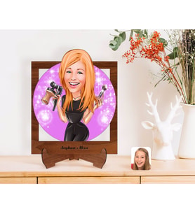 BK Gift Kişiye Özel Kadın Güzellik Uzmanı Karikatürlü Ahşap Standlı 3D Biblo-1 (Beyaz)