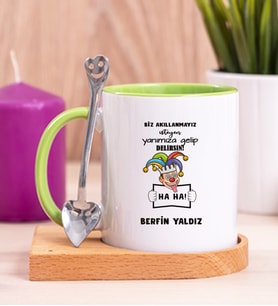 Kişiye Özel Biz Akıllanmayız Tasarım Esprili  Ahşap Altlıklı Yeşil Kupa Bardak